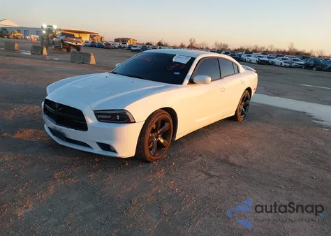 2014 Dodge Charger Sxt z USA, uszkodzony, nr VIN 2C3CDXHG8EH310027